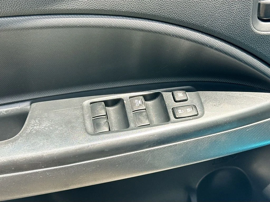 Used 2024  Mitsubishi ES image 18
