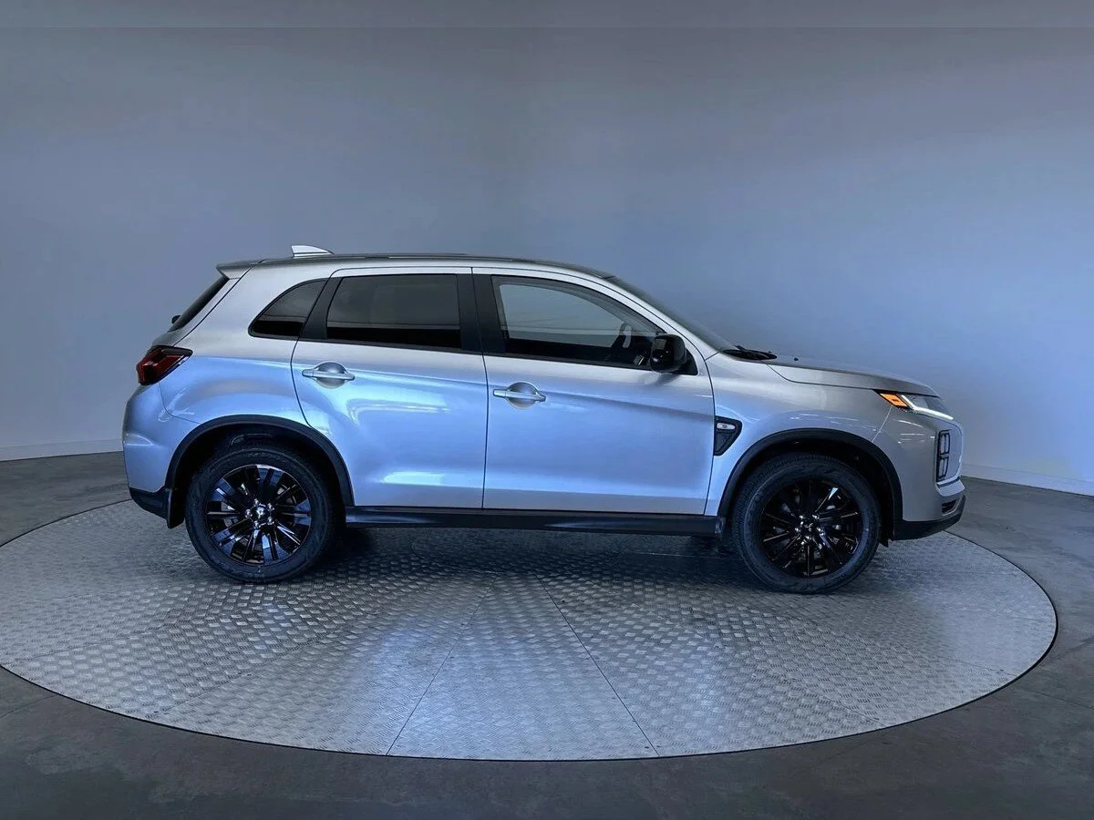 New 2026 Alloy Silver Metallic Mitsubishi LE image 10