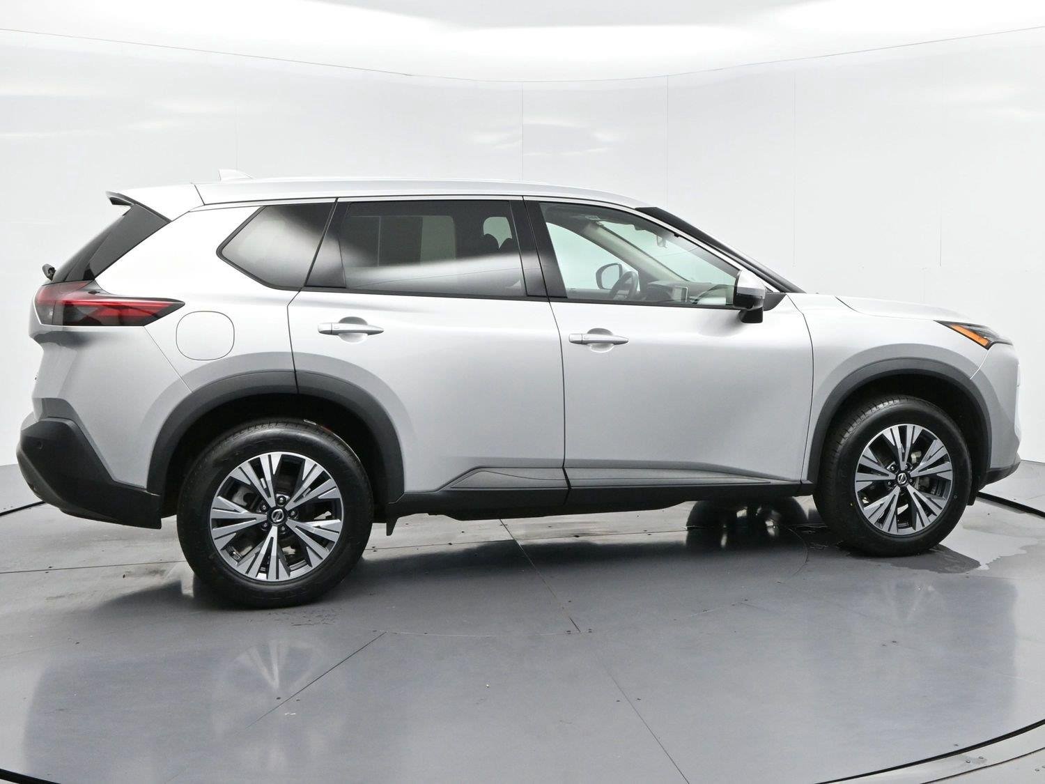Used 2021 Brilliant Silver Metallic Nissan SV image 7