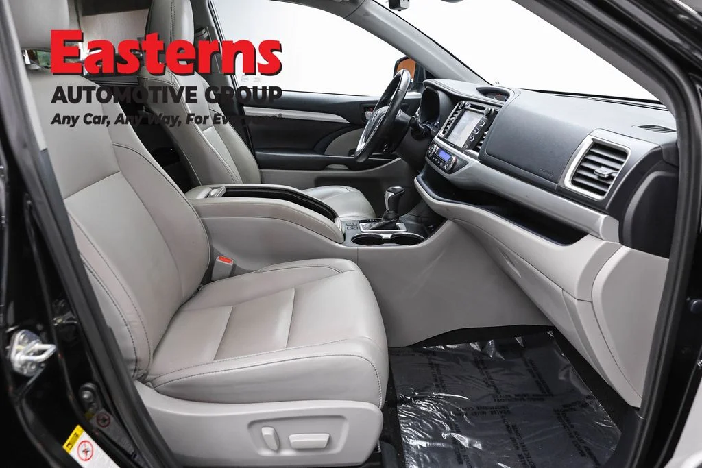 Used 2019 Black Toyota XLE image 25