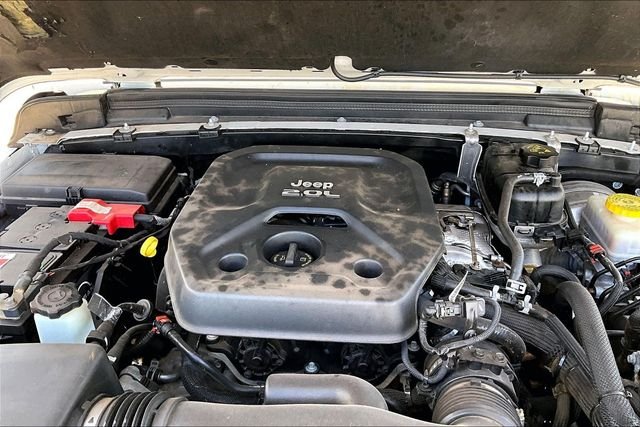 Used 2020 White Jeep Unlimited Sahara image 34
