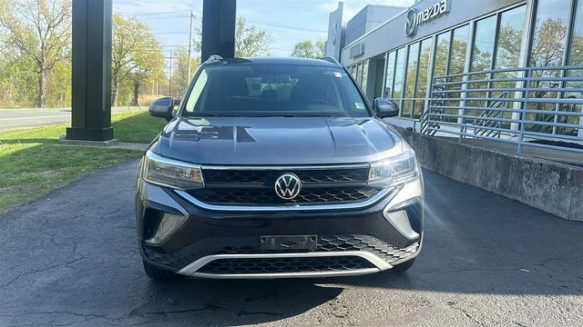 Used 2022  Volkswagen 1.5T SE image 2