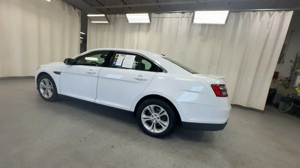 Used 2015 Oxford White Ford SEL image 8
