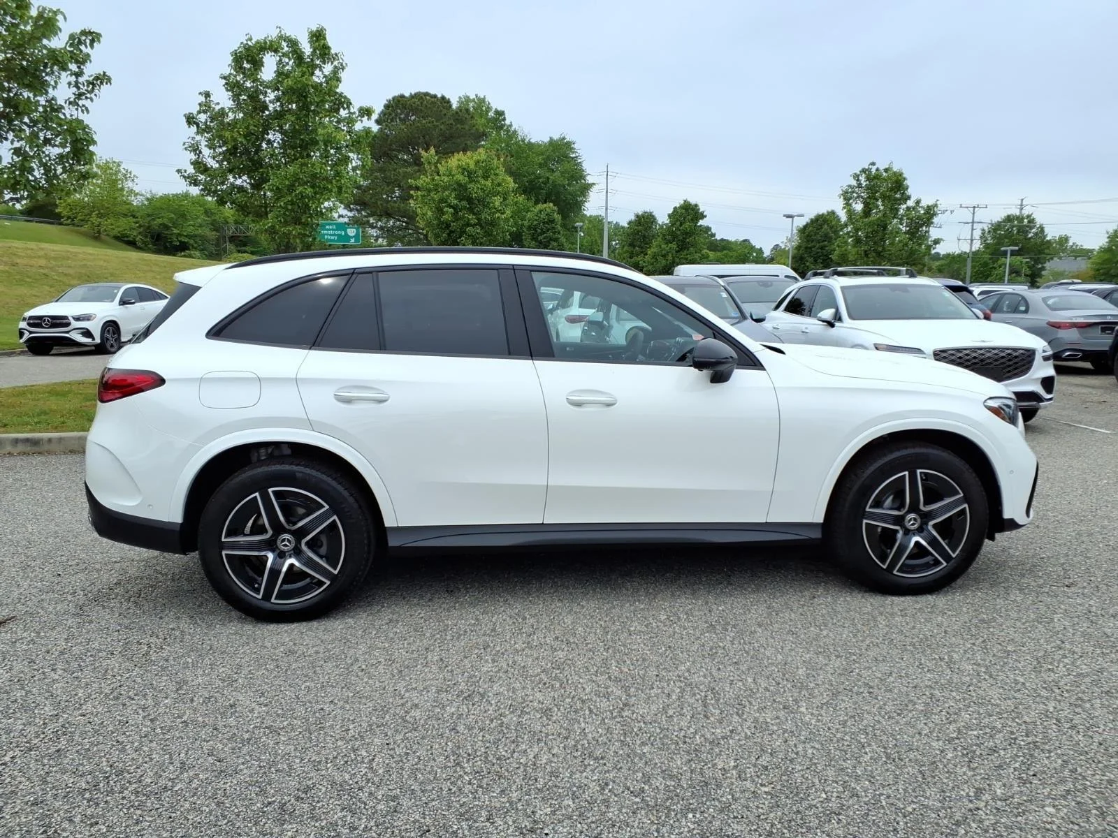 New 2026 WHITE Mercedes-Benz GLC 300 image 5