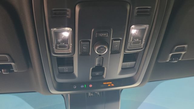 2025 GMC Yukon AT4 Ultimate - Photo 18