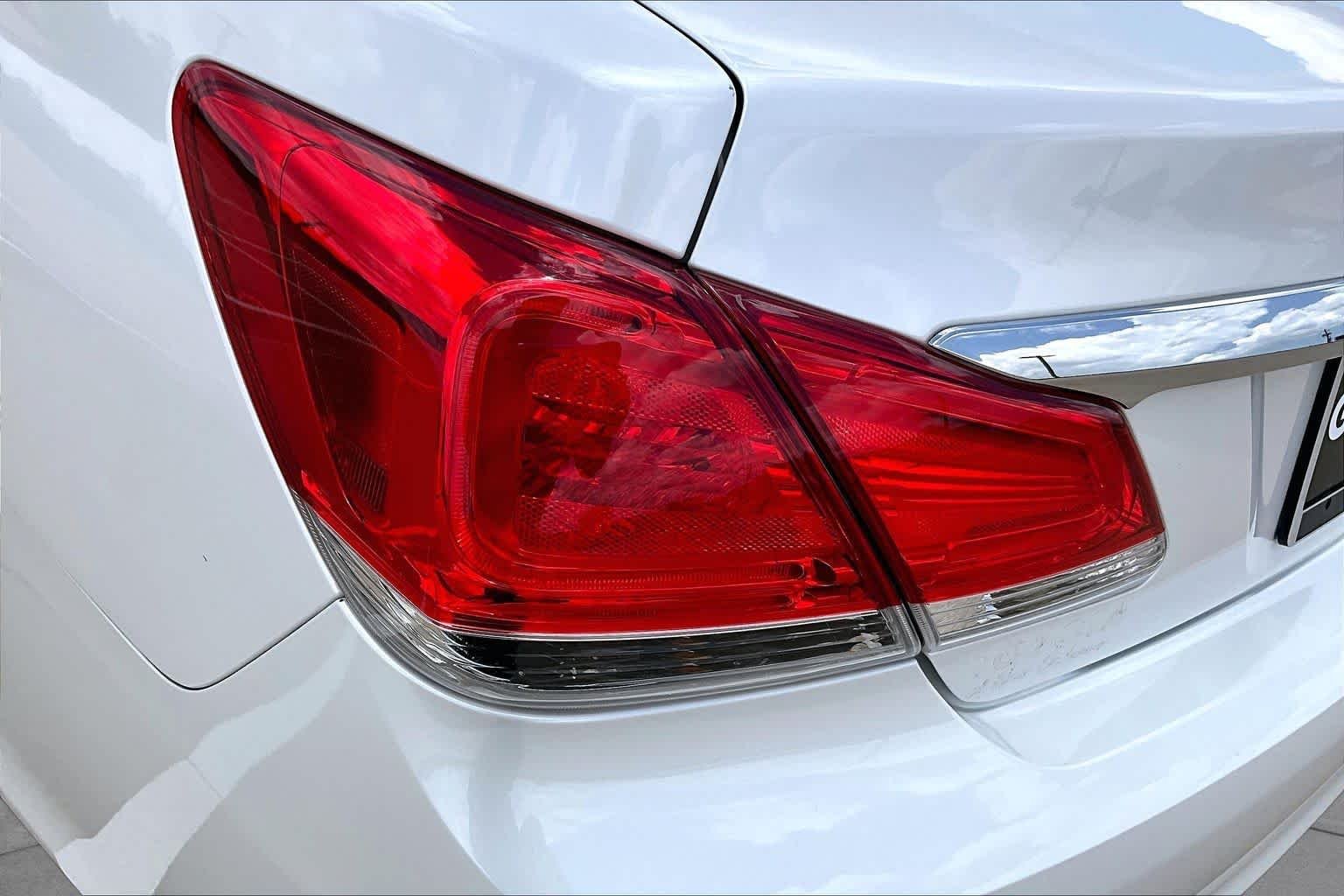 Used 2012 Blizzard Pearl Toyota Limited image 29