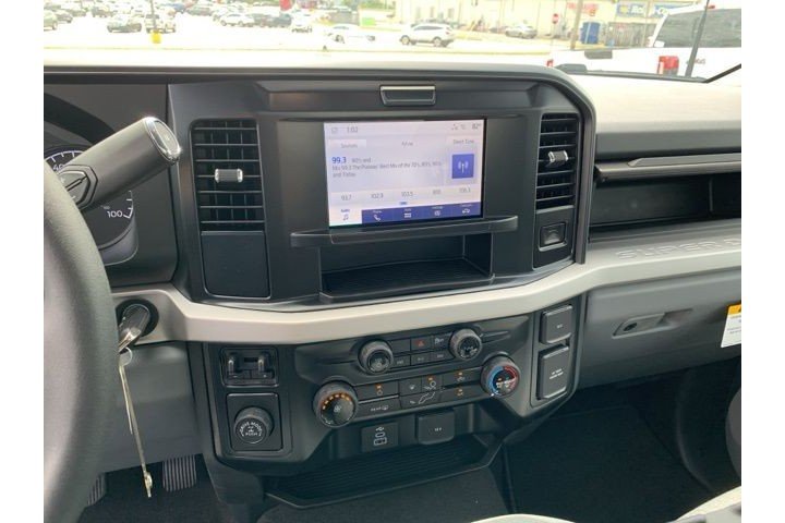 New 2026 Agate Black Metallic Ford XLT image 16