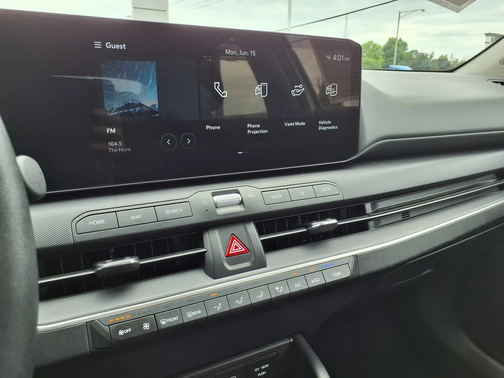 Used 2025 White Kia LXS image 24