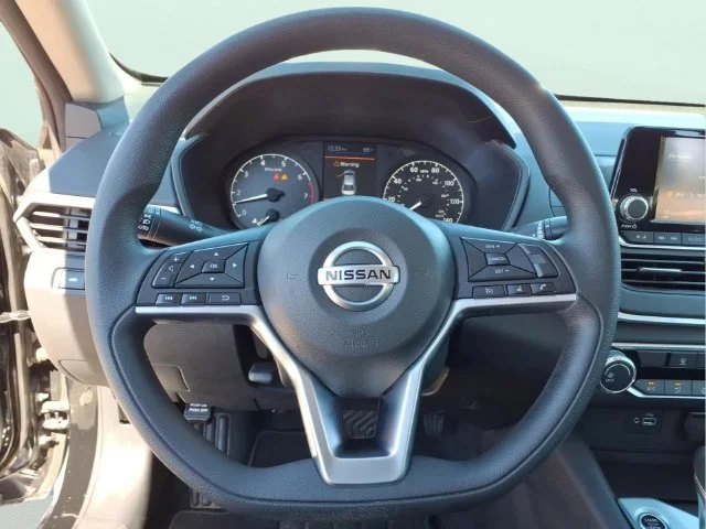 Used 2022 Black Nissan 2.5 S image 22