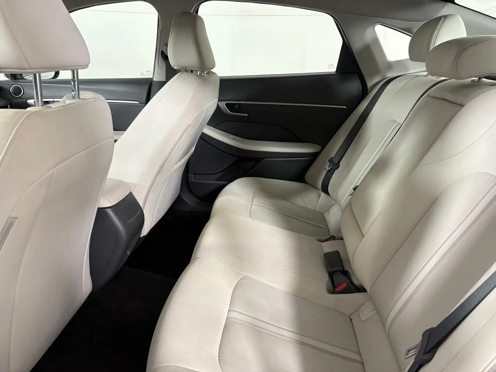 Used 2025 White Hyundai SEL image 37