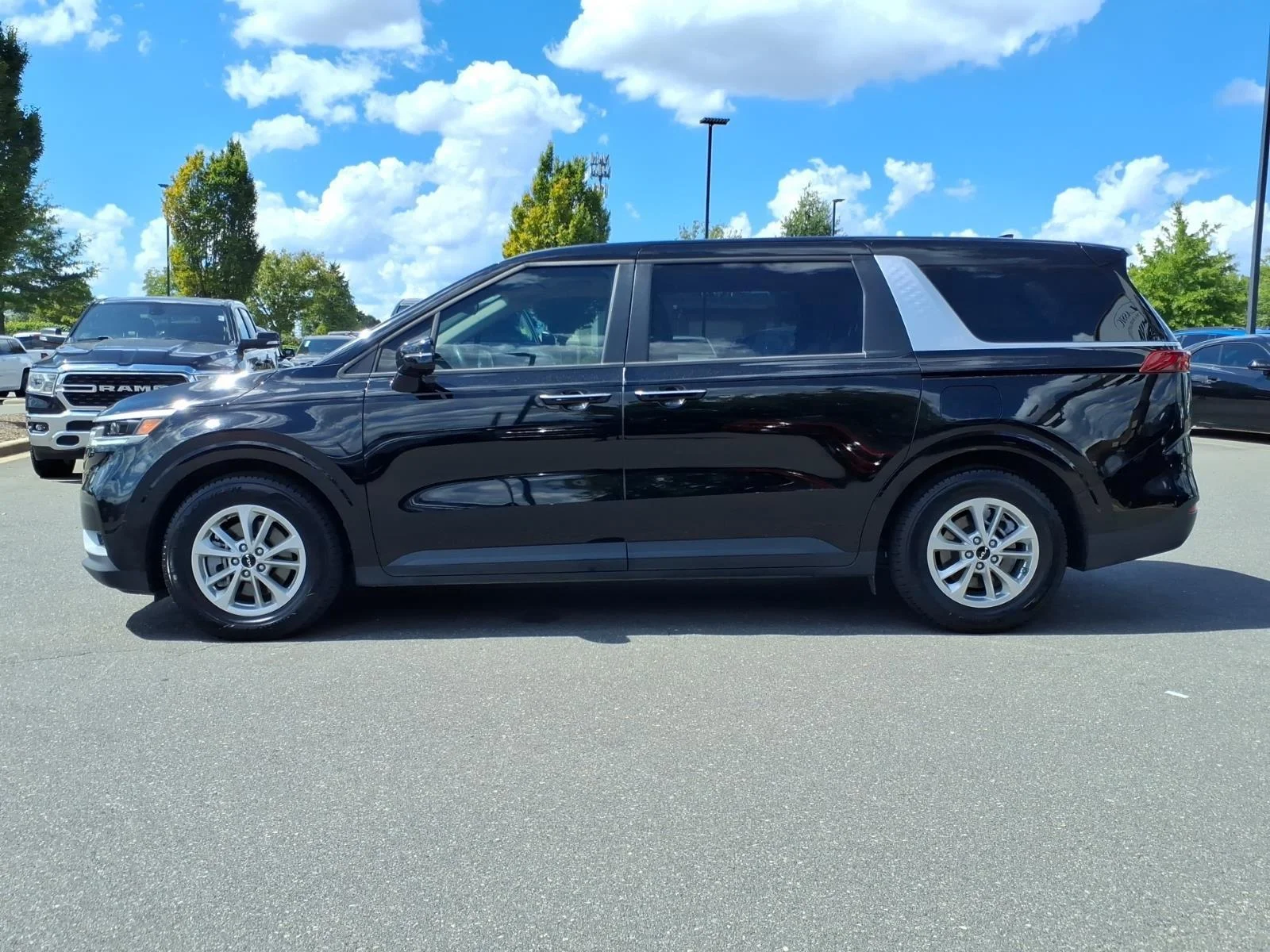 Used 2023 Aurora Black Pearl Kia LX image 3