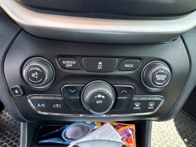 Used 2014 Billet Silver Metallic Clearcoat Jeep Trailhawk image 14