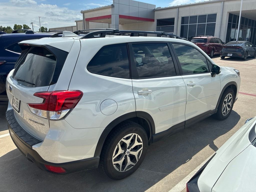 Used 2022 White Subaru Premium image 2