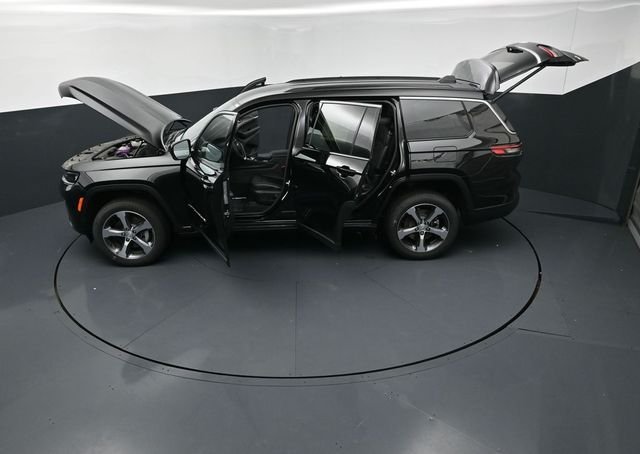 New 2026 Diamond Black Crystal Pearl-Coat Exterior Paint Jeep Limited image 27