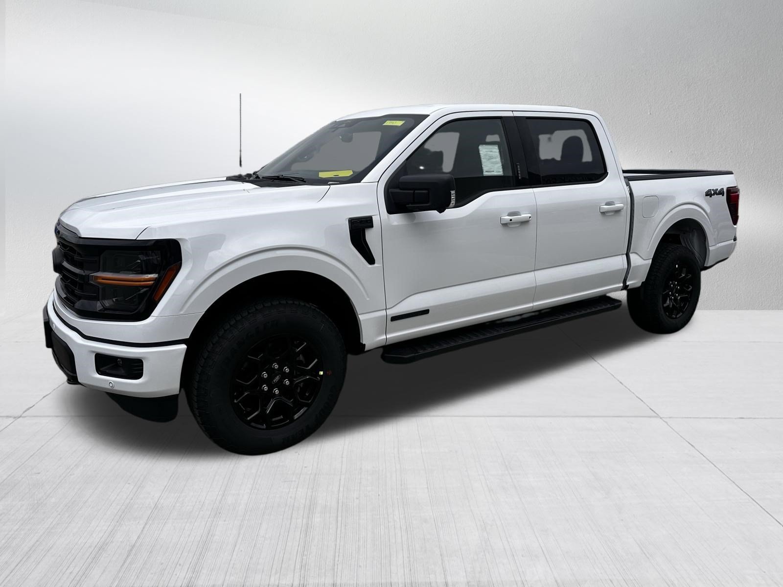 New 2026 Oxford White Ford XLT image 2