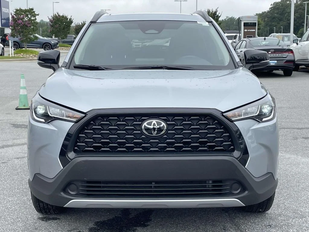 2025 Toyota Corolla Cross LE - Photo 22