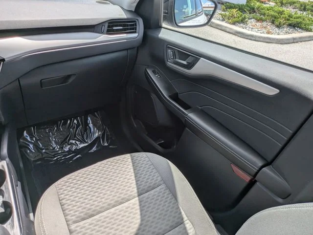 Certified Used 2022 Oxford White Ford SE image 17