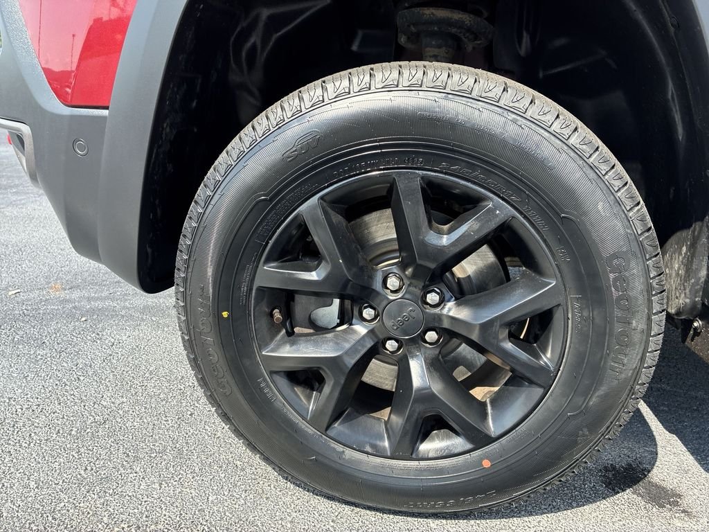 Used 2017 Red Jeep Trailhawk image 10
