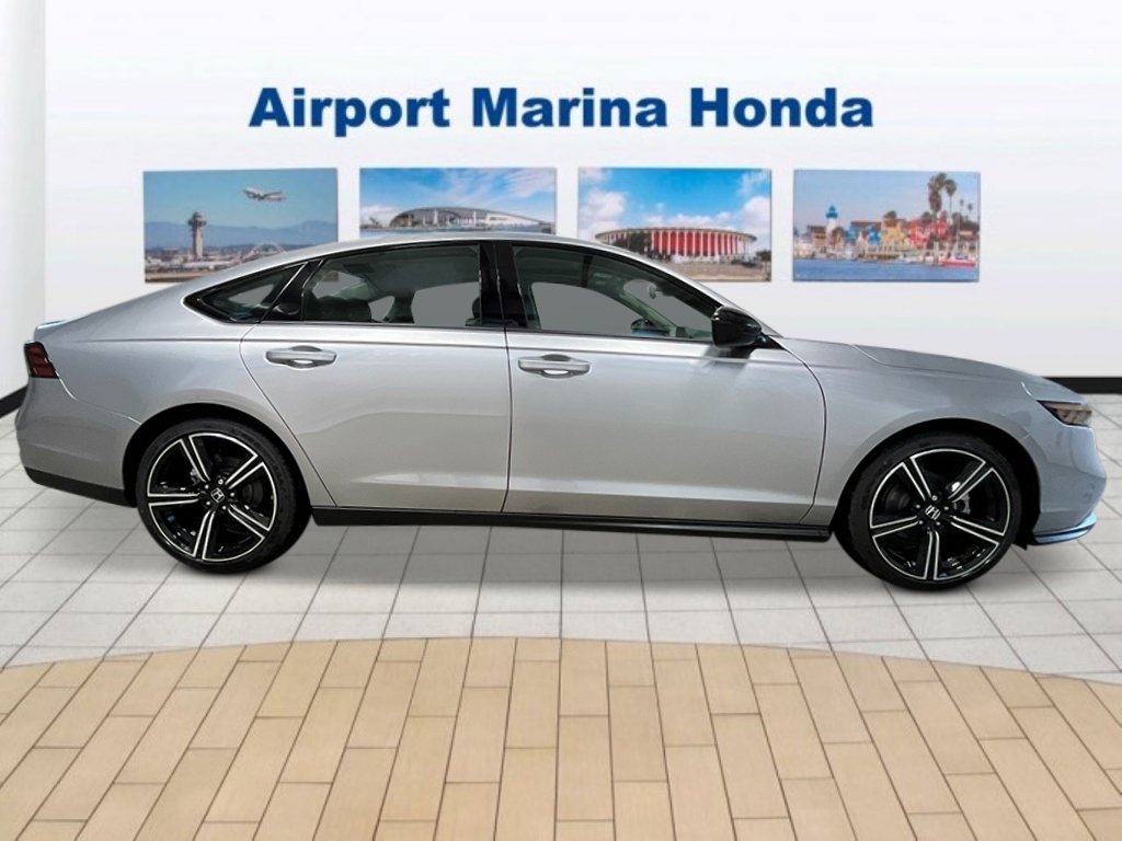 New 2026 Solar Silver Metallic Honda SE image 7