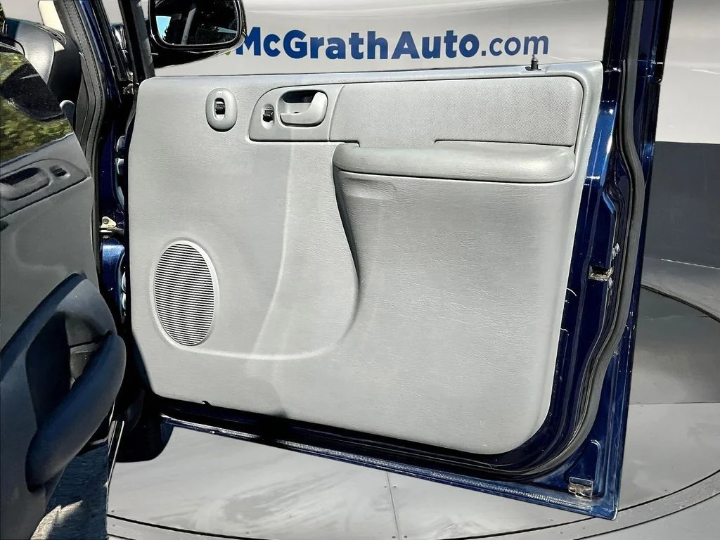 Used 2005 Blue Dodge SE image 27