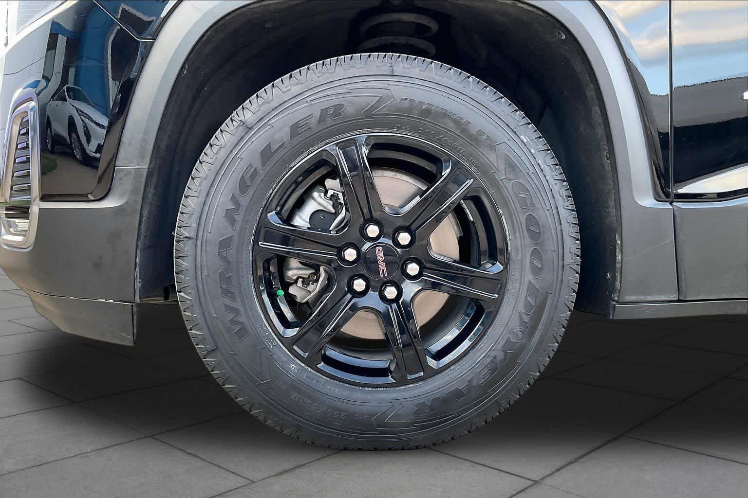 Used 2023 Ebony Twilight Metallic GMC AT4 image 10