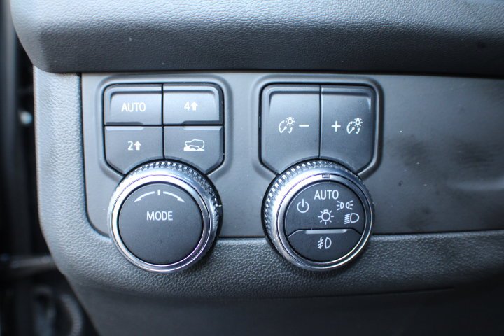 Used 2024 Onyx Black GMC SLT image 7