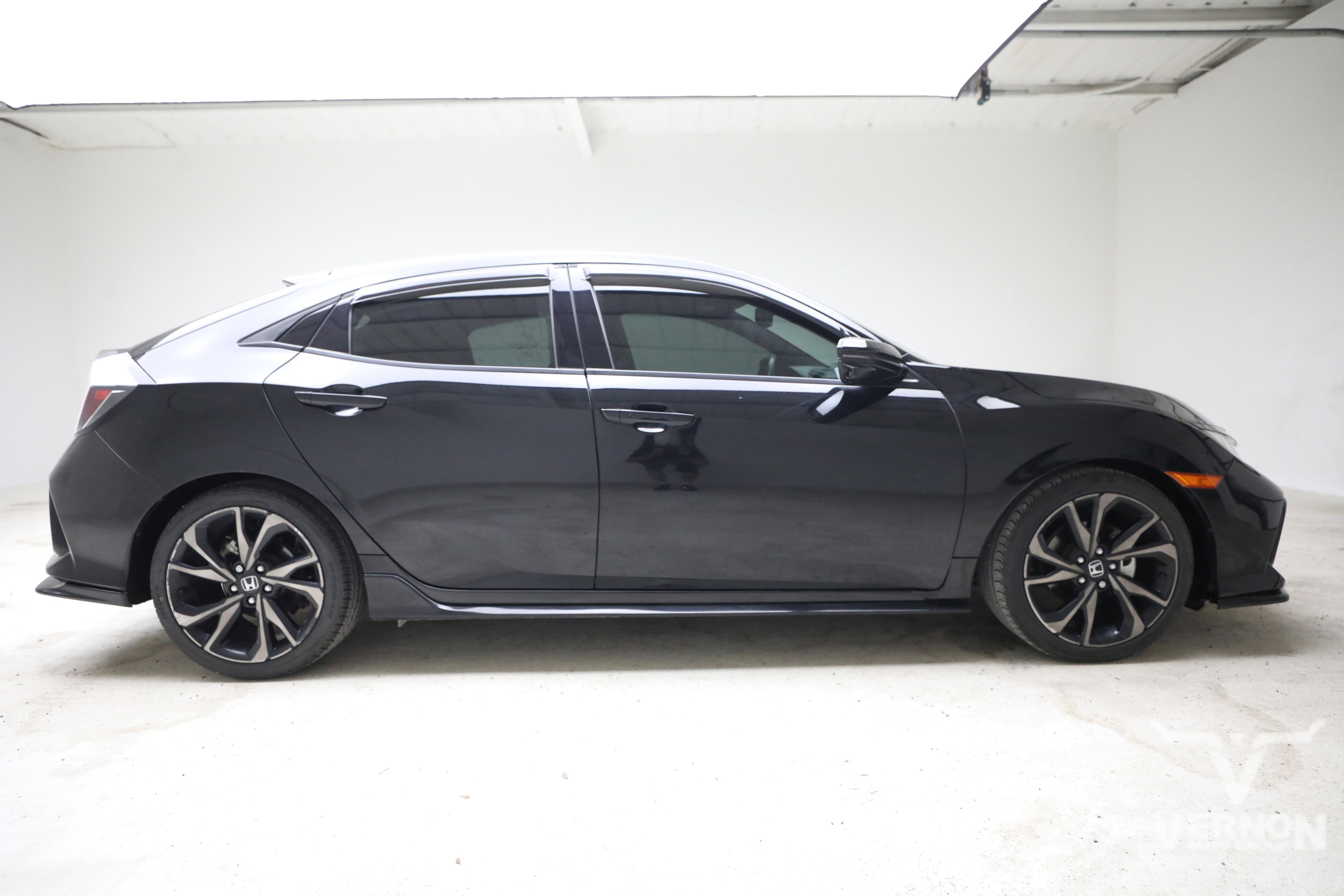 Used 2017 Crystal Black Pearl Honda Y image 5