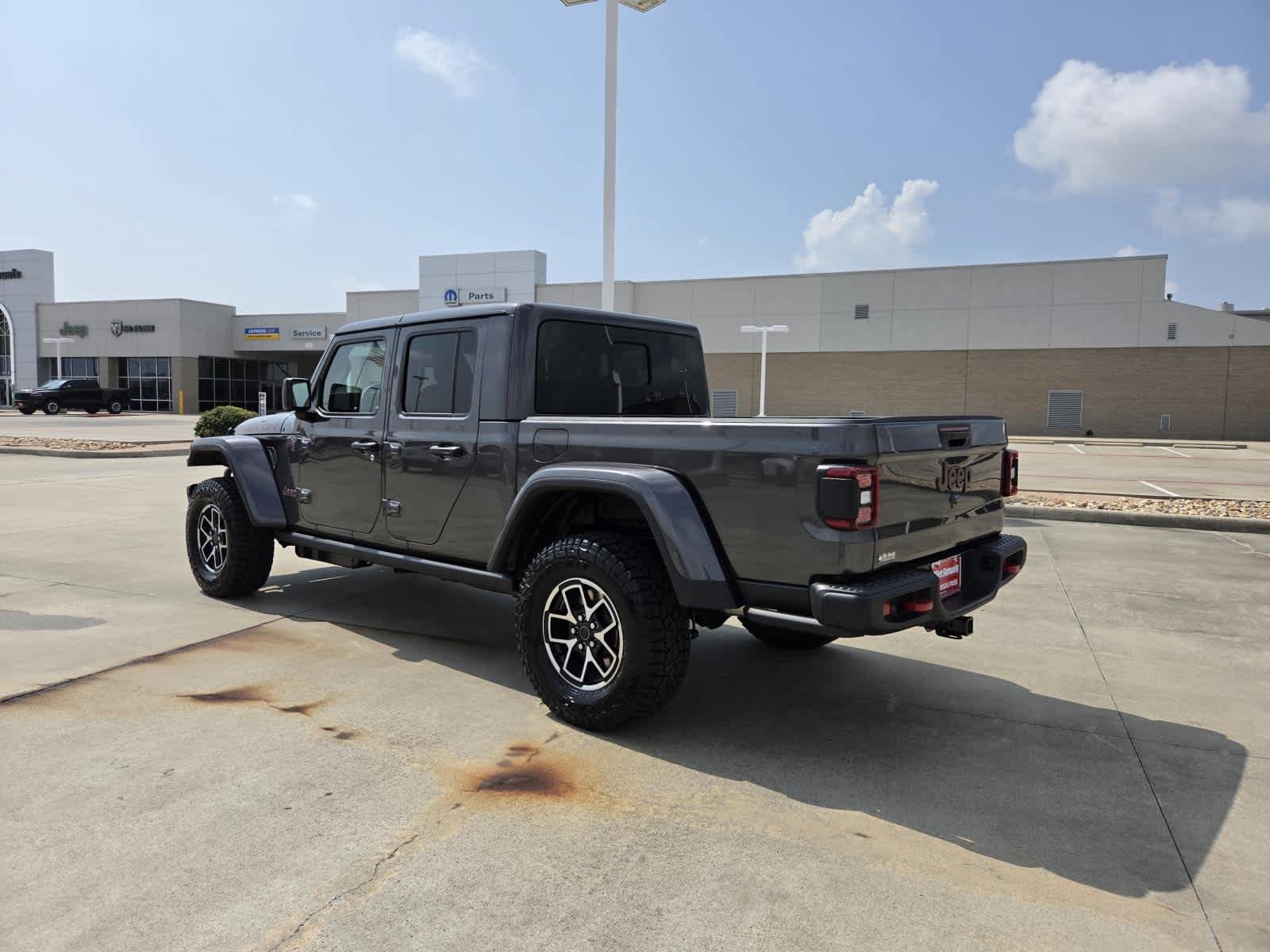 New 2026 Granite Crystal Metallic Clear-Coat Exterior Paint Jeep Rubicon image 3