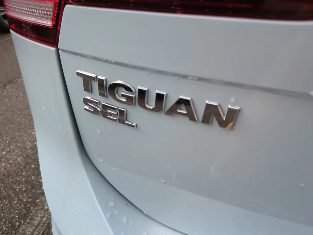 Used 2018 White Volkswagen 2.0T SEL Premium image 5
