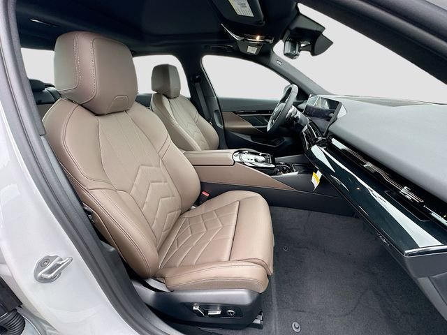 New 2026 White BMW 530i image 23