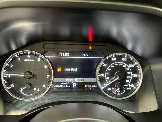 Used 2024 Silver Mitsubishi SE image 3