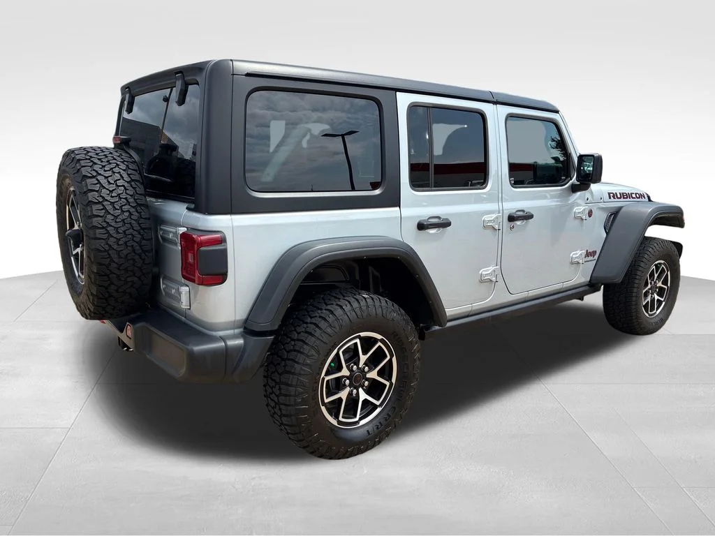 Used 2024 Silver Jeep Rubicon image 5
