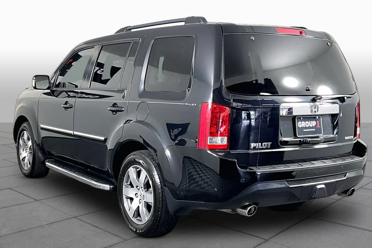 Used 2015 Crystal Black Pearl Honda Touring image 11