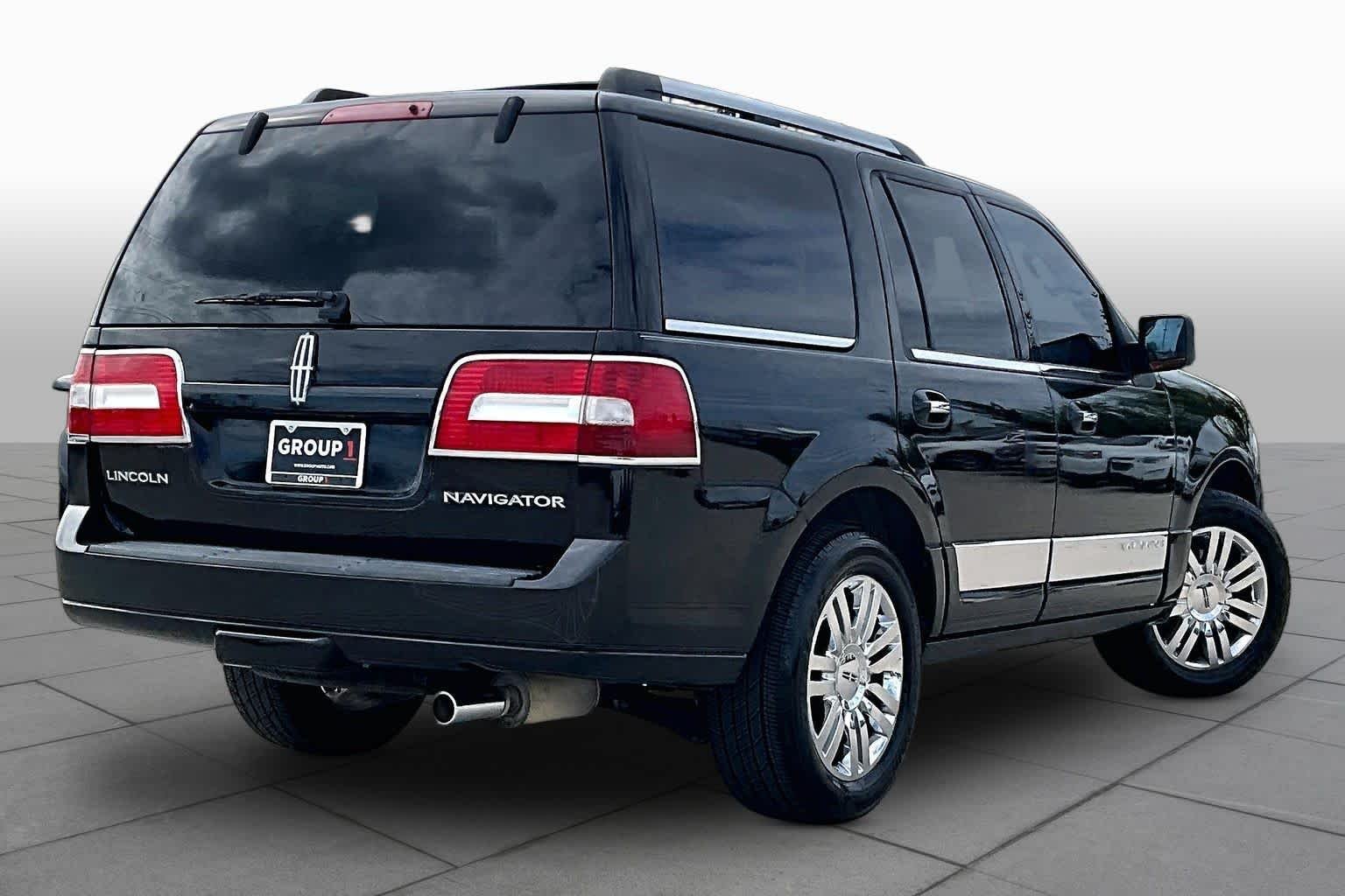 Used 2007 Black Lincoln Ultimate image 11