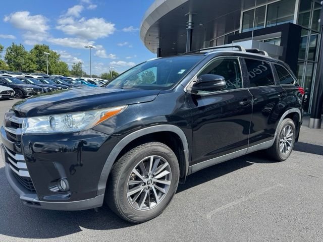 Used 2019 Midnight Black Metallic Toyota XLE image 26