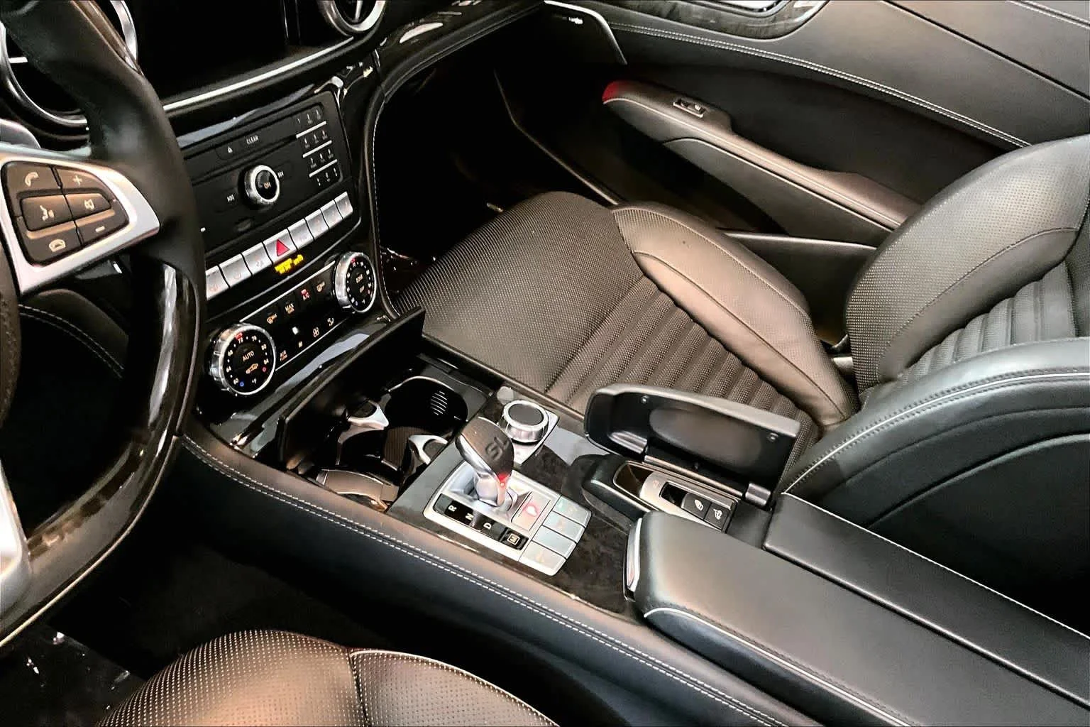 Used 2018 Black Mercedes-Benz SL 550 image 16