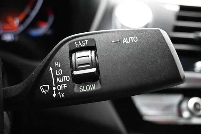 Used 2021 White BMW xDrive30i image 24