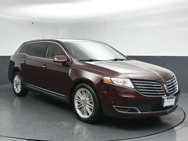 Used 2019 Burgundy Velvet Metallic Tinted Clearcoat Lincoln Reserve image 1