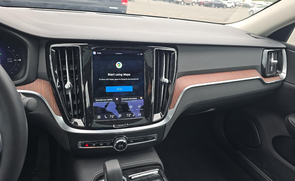 Used 2023  Volvo T8 Plus Dark Theme image 11