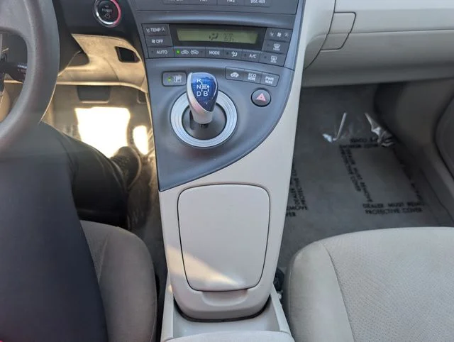 Used 2010 White Toyota  image 12