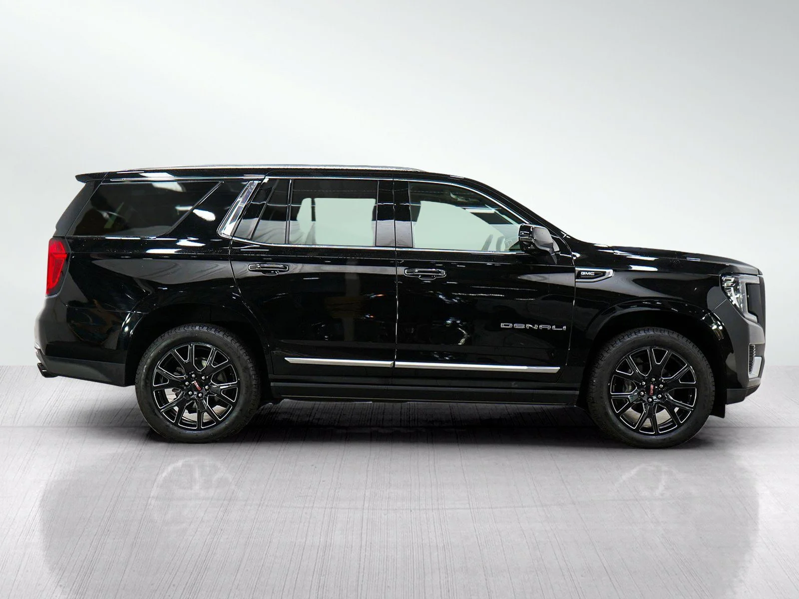 Used 2023 Onyx Black GMC Denali image 6