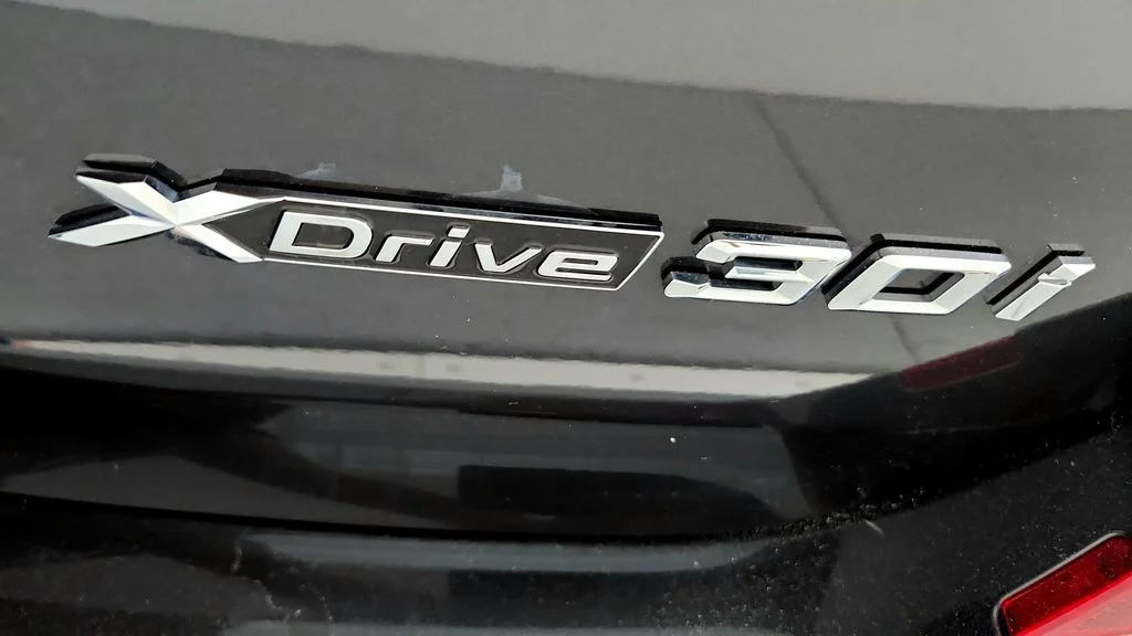 Used 2019 Gray BMW xDrive30i image 14