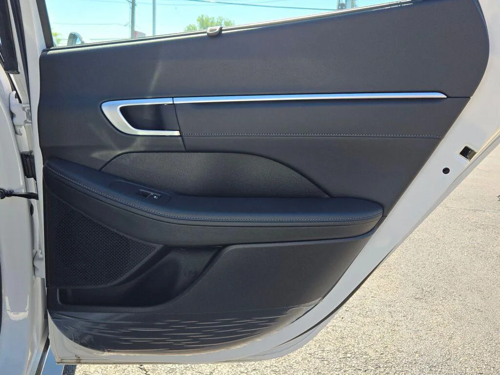 2025 Hyundai Sonata Hybrid Limited - Photo 13