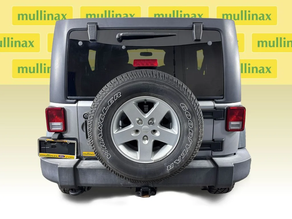 Used 2016 Silver Jeep Unlimited Sport image 11