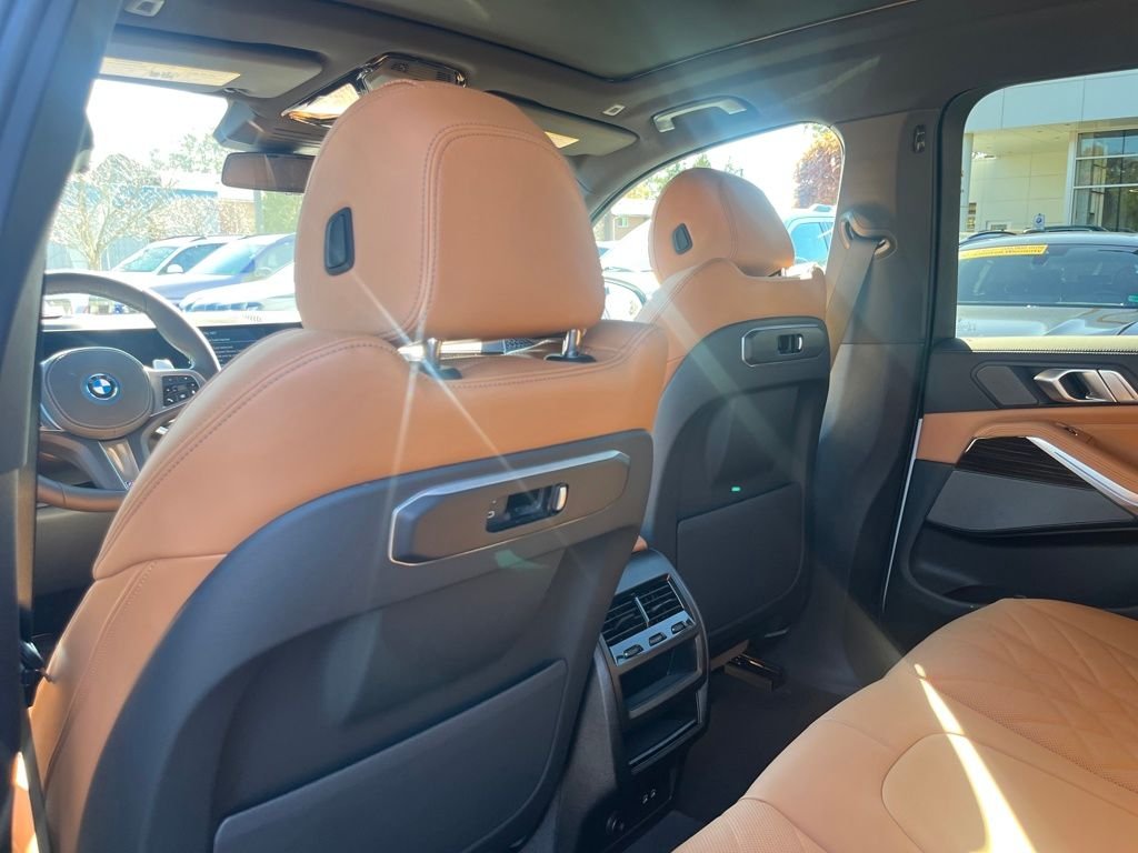 Used 2026 White BMW xDrive50e image 28