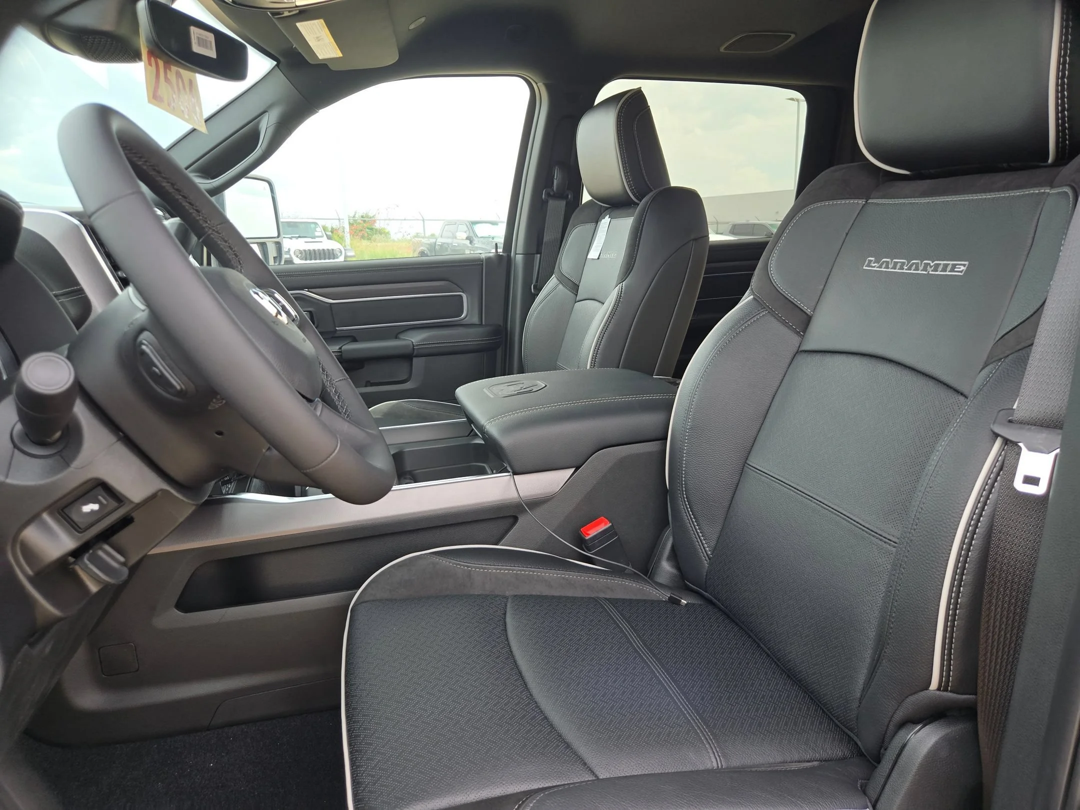 New 2026 Diamond Black Crystal Pearl-Coat Exterior Paint RAM Laramie image 10