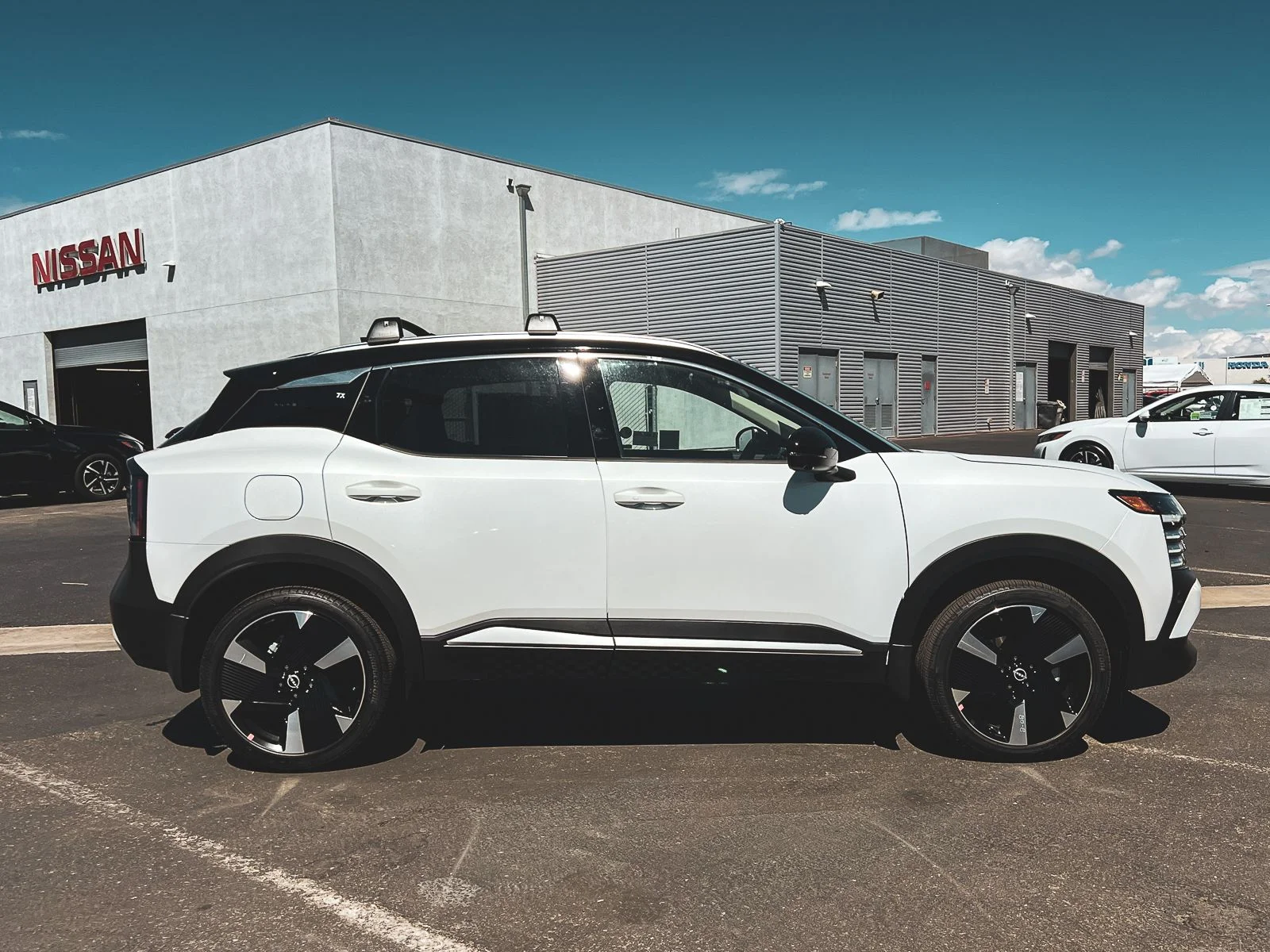 New 2026 Aspen White TriCoat / Super Black Two-tone Nissan SR image 9