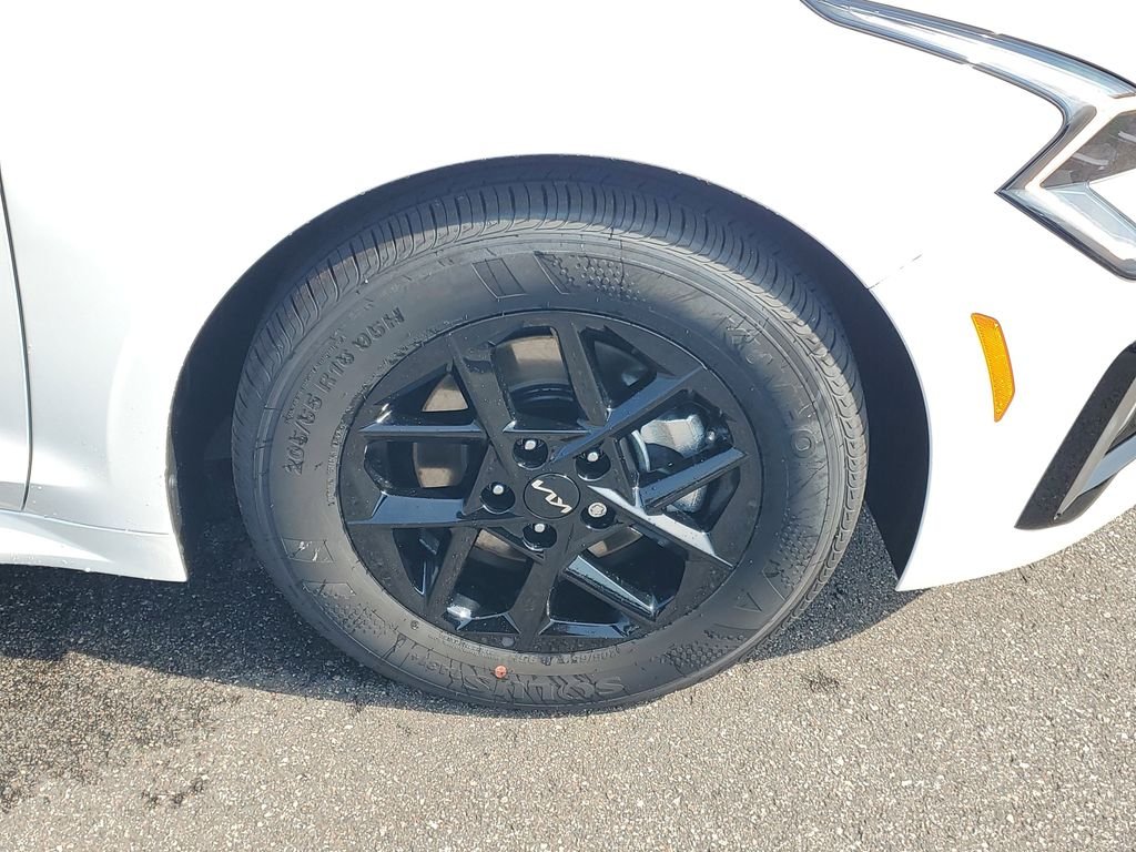 2026 Kia K5 LXS - Photo 10