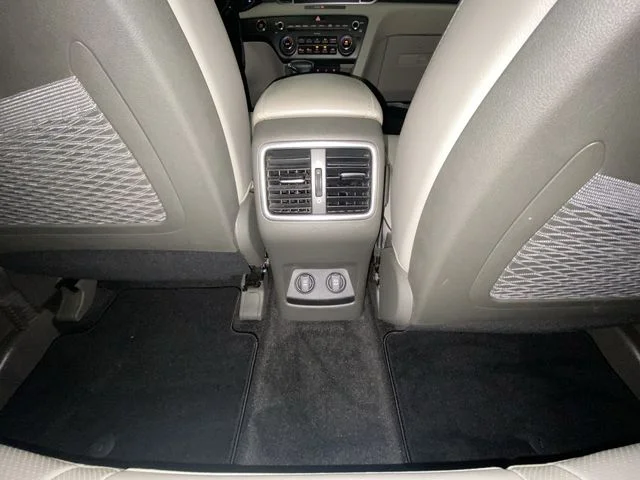 Used 2017 Red Kia EX image 29