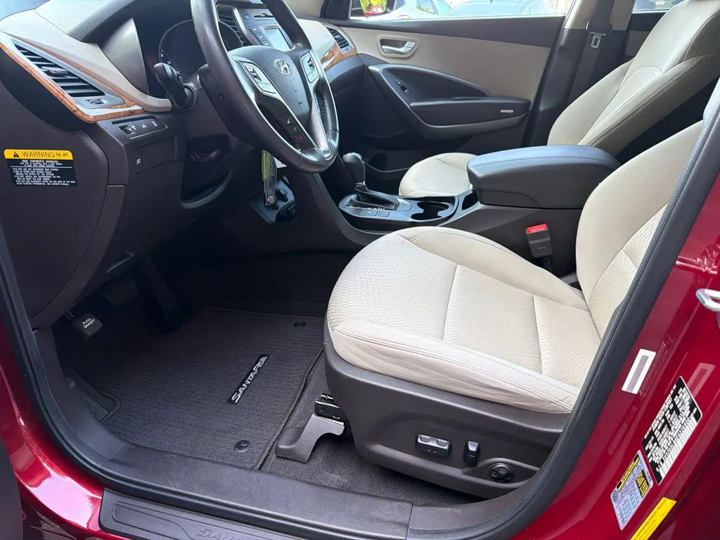 Used 2014 Red Hyundai Base image 9